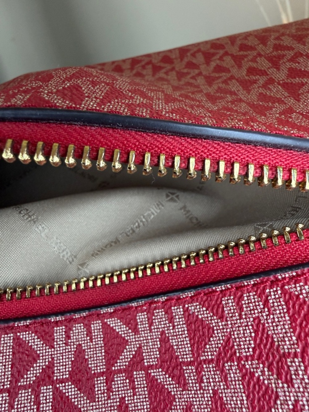 Michael Kors, GUC red & cream signature logo shoulder bag 14 x 9 "by 4 deep - Picture 7 of 14
